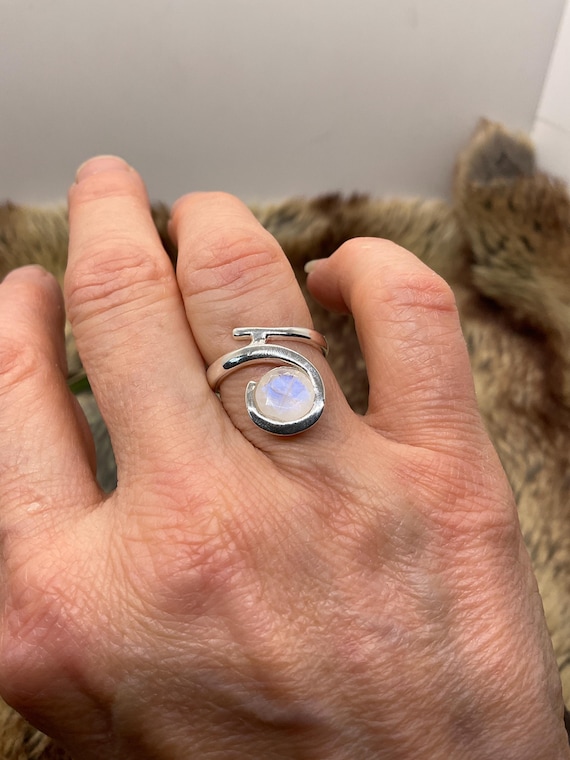 ご予約【大人気！レインボームーンストーン▲放射線状の霧の光】ラブラドライト 指輪 ご予約【大人気！レインボームーンストーン△放射線状の霧の光