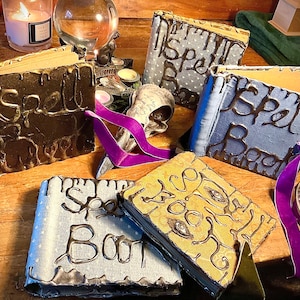 Zauberbuch auf Bestellung: Altes Dekoratives Buch (15 x 15 cm)