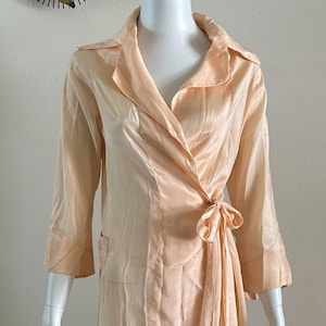 1930s Peach Rayon Satin Dressing Gown Housecoat Loungewear: Vintage Boudoir Robe, Size S