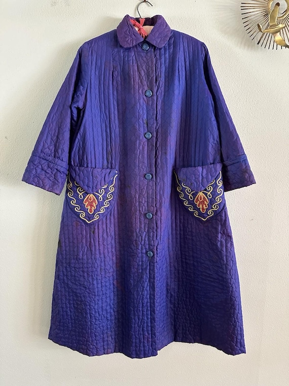 1940s 50s Purple Satin Quilted Robe, Ornate Dress… - image 1