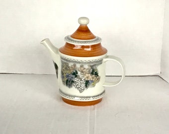 Vintage Gobel Ceramic Teapot with Lid.    Country Burgund    West Germany