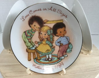Vintage Avon Mothers's Day Plates   Original Box.
