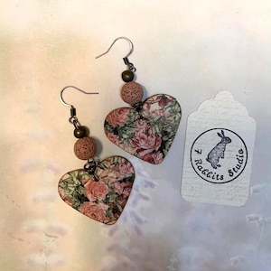 Pendientes con cuentas de corazones de jardín de rosas de damasco