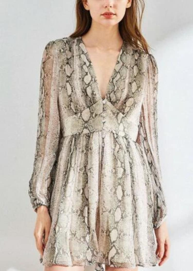 thin fabric printed chiffon fabric with serpentine pattern-yel 1.45 m wide57 Light grey color chiffon fabric