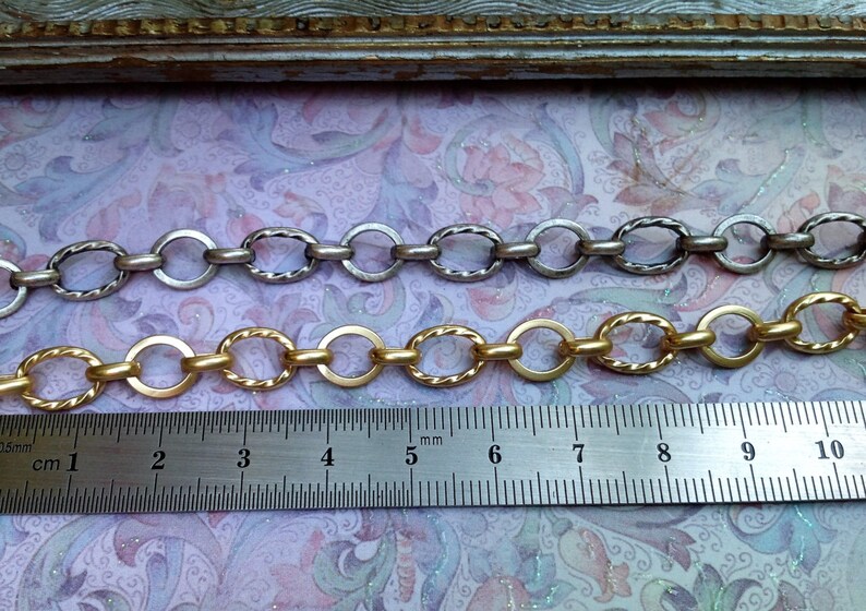 Twisted and square wire round link chain-11 x 7.5m decorative elegant Quality-Nickle Free-great for jewelry-mixed media-steampunk-KR860