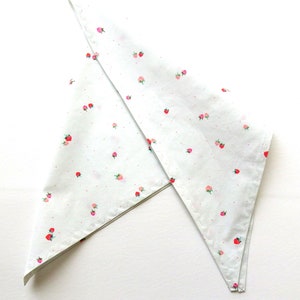 TRIANGULAR Strawberry Bandana, Pink Dots, Heat Wave, Single Layer of ...