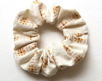 Hair Scrunchies, Gold Daisies on Cream, Yarn Dyed Cotton Fabric, Medium Size, Summer, Handmade Hair Accessories, Weddings, Gifts for Her