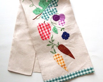 Vintage Linen Tea Towel, Applique Vegetables, UNUSED, 16" x 28", Carrots, Peppers, Grapes, Oak Leaf, Green Border