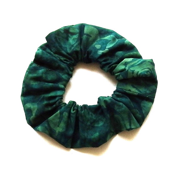 Hair Scrunchies, Emerald Green, Cotton Batik Fabric, Medium Size, Spring and Summer, Handmade Hair Accessories