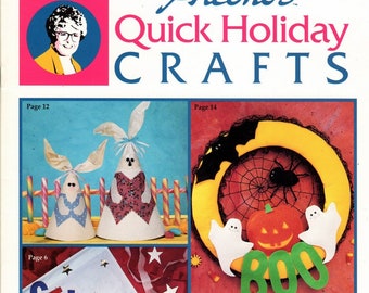 Leisure Arts Presents Aleene's Quick Holiday Crafts Leaflet 106204