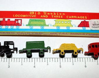 Old Fashion Locomotive/Train Hand-painted Metal Train w/Moving Wheels/Carriages NOS