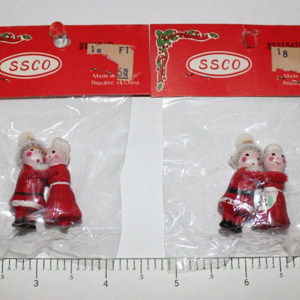 Miniature Wooden Hand Painted 1 1/2" Mr. and Mrs. Santa Claus Made in Taiwan NOS