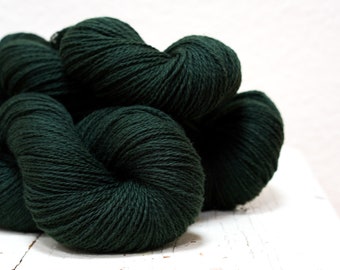 Dark green wool yarn 500g./17,50 oz. New Zealand fingering wool for crochet plaid, weaving blanket, knitting poncho, men&#39;s or women&#39;s wear