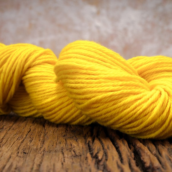 Aran wool yarn in sunny yellow color - 100g/119m - 100% New Zealand wool yarn - Knitting, needlepoint wool - Cardigan, plaid crochet wool