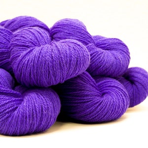 Royal purple New Zealand fingering wool - 500g./17,50 oz. - for crochet plaid, weaving blanket, knitting poncho, men&#39;s or women&#39;s wear - 106