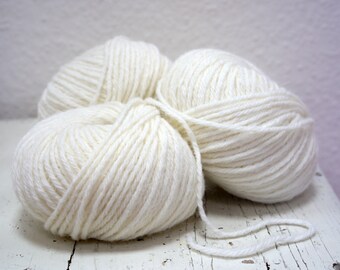 White Aran Alpaca Wool Blend Yarn: 50g Ball for Knitting & Crochet