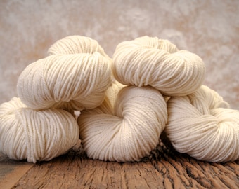 Extra weiches weißes Wollgarn für Färbeprojekte – 500 g/1250 m – 100 % weiche Merinowolle – Handstrickwolle für Babykleidung – Yarn Home Studio