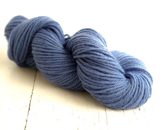 Fil de laine d'Aran en bleu acier - 100 g/119 m - 100 % laine de Nouvelle-Zélande - Tricot, crochet, laine à broder - Cardigan, laine au crochet à carreaux