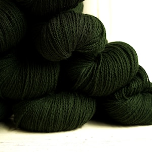 Forest green wool yarn 500g./17,50 oz. - New Zealand fingering wool for crochet plaid,  weaving blnket, knitting poncho, socks, for cardigan