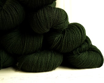 Forest green wool yarn 500g./17,50 oz. - New Zealand fingering wool for crochet plaid,  weaving blnket, knitting poncho, socks, for cardigan