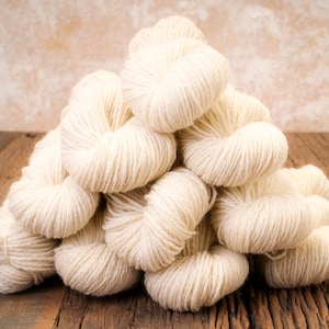 Lithuanian white 100% wool yarn - 1000g/1600m - Wool yarn for dyeing - Hand knitting wool yarn - DK Light worsted - Wool yarns for dyeing