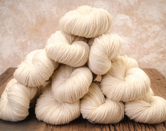 Fil de laine blanche pour l'apprentissage de la teinture - 1000 g/2300 m - 100 % laine de Nouvelle-Zélande - Tricot, broderie de laine - Cardigan, fil de laine au crochet à carreaux
