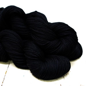 Filato nero misto lana e PO al 60%, 100 g/3,5 oz. Filato morbido tipo sport adatto per lavori a maglia di abbigliamento per bambini, donne e uomini, filo per uncinetto