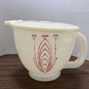 Vintage Tupperware Mix N Stor 2QT Measuring Bowl