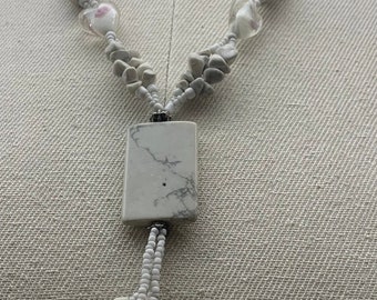 Vintage HOWLITE Glass Heart Flower Beaded Lariat Style Necklace