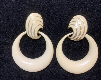 TAT Signed Beige GT Enamel Shell Swirl Design Earrings