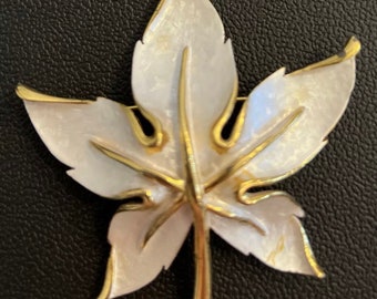 Vintage PARKLANE Signed Goldtone White Pearlized Enamel Finish FLOWER Leaf Brooch Bright Finish