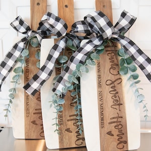 Cadeau personnalisé de pendaison de crémaillère, idée cadeau pour couple de propriétaires, planche à découper Home Sweet Home personnalisée pour premier acheteur