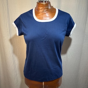 Women&#39;s T Shirt Blue with White Scalloped Trim Shirt Size Large Top