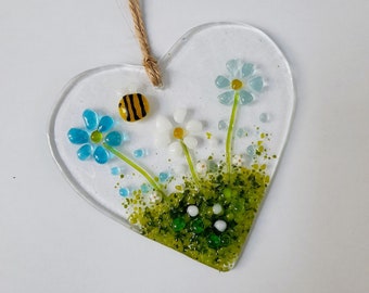 Hanging Fused Glass Heart Daisy Flowers And Bee Valentine's Day Mother's Day Gift Present Flower Heart Handmade Birthday