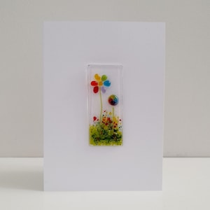 Carte de voeux en verre fusionné avec des fleurs arc-en-ciel Carte faite main Mère grand-mère Art du verre fusionné Cadeau d'anniversaire pour enseignant
