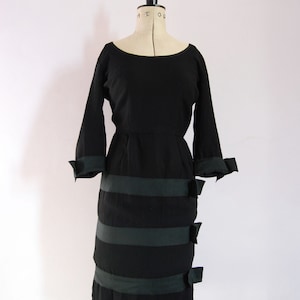 Vintage 1960s Black crepe ribbon bow shift dress - 1960s union dress - 60s Cocktail dress - Little black dress - Wiggle dress - party dress