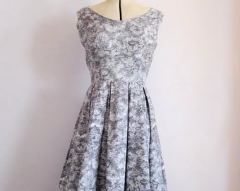Vintage 50er Jahre Novelty Print-Baumwollkleid - 50er Jahre Graues Waldkleid mit grünem Print - 50er Jahre Printkleid - 50er Jahre Waldkleid