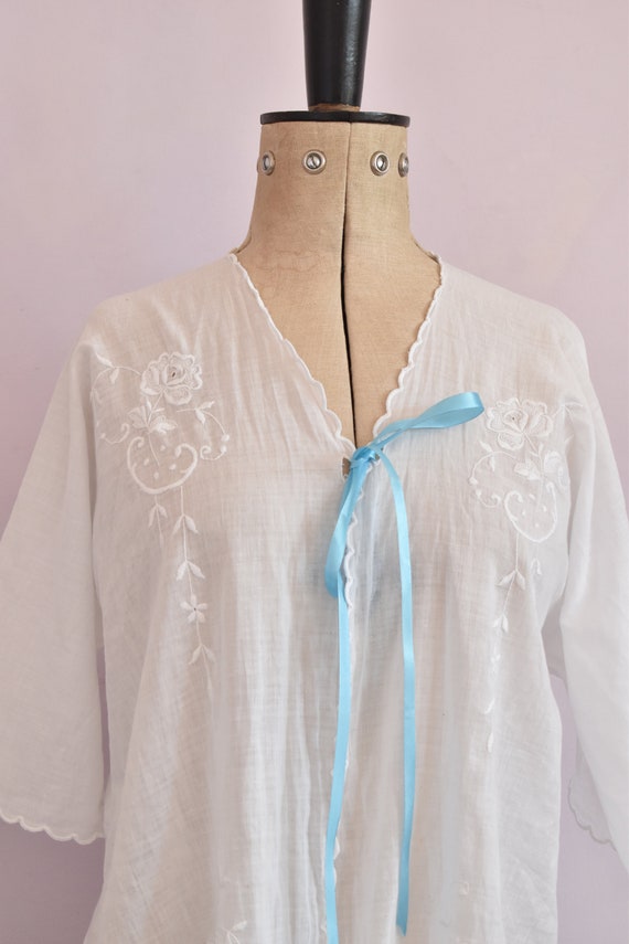 Antique Edwardian white cotton embroidered floral… - image 3