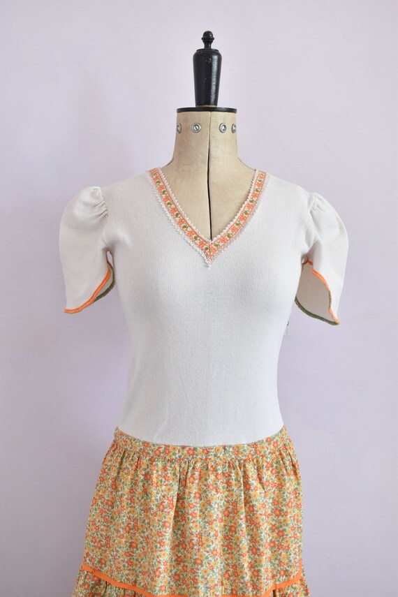 Vintage 1970s white ribbed top floral tiered skir… - image 3