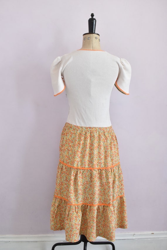 Vintage 1970s white ribbed top floral tiered skir… - image 9