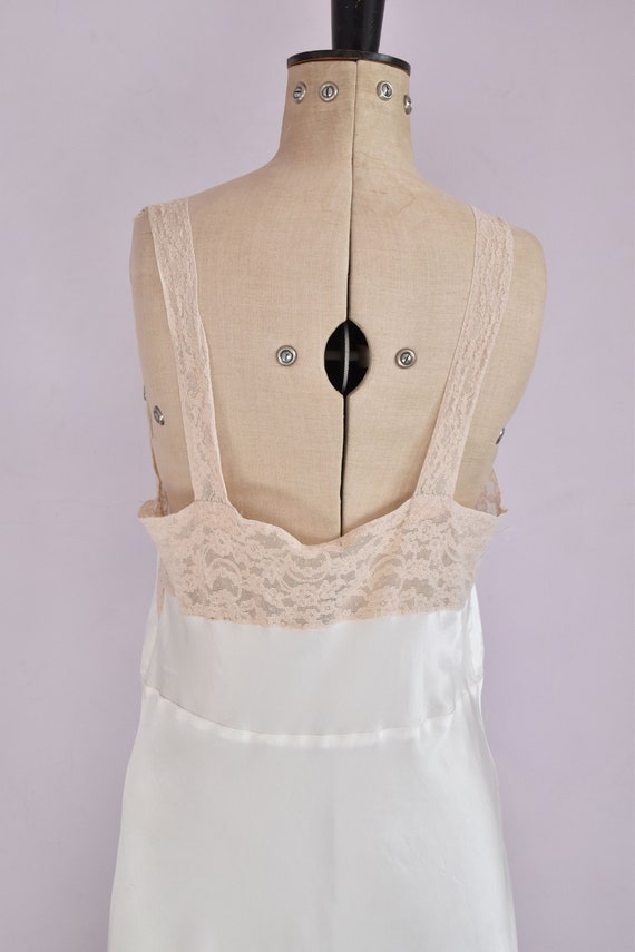 Vintage 1930s 40s Fischer white lace and rayon ni… - image 10