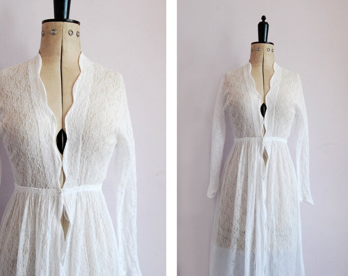 Vintage 1930s 40s White Scalloped Lace Robe Dressing Gown Jacket - Long ...