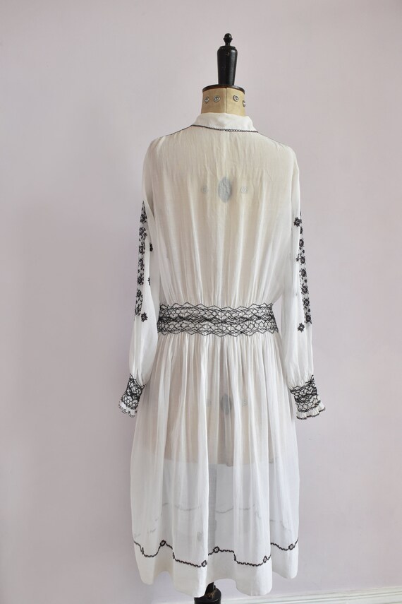 Vintage 1920s 30s Hungarian black & white embroid… - image 10