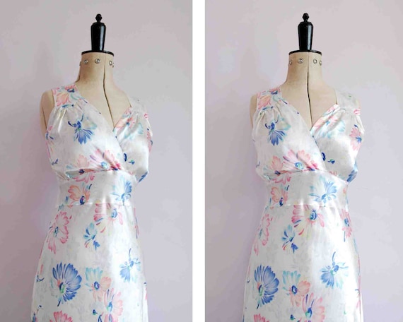Vintage 1930s white floral bias cut satin slip dre