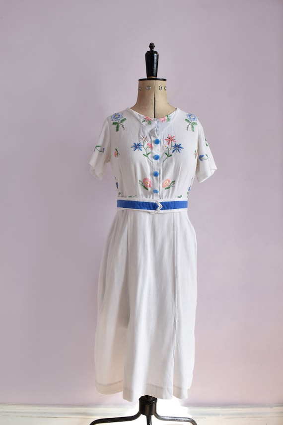 Vintage 1930s 40s floral embroidered linen dress … - image 1