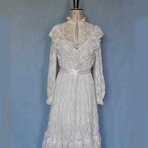 Vintage 1970s lace ruffle cream romantic Victorian antique long sleeve dress wedding - Bridal Bride Prairie cottagecore bohemian boho hippie