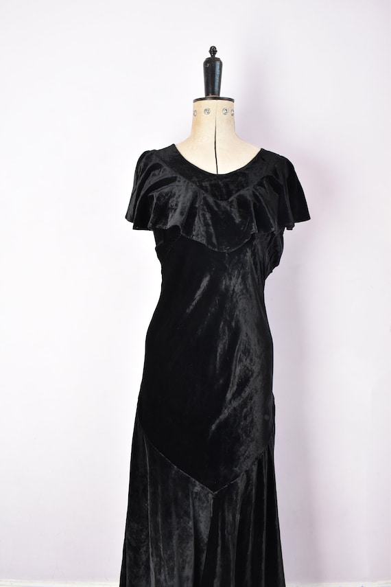 Vintage 1930s Black Velvet Ruffle Bias Cut Formal Evening Gown - 1930s Art Deco Black Velvet Gown - 30s Bias Cut Velvet Dress - 1930s Dress Vintage 1930s Black Velvet Ruffle Bias Cut Formal Evening Gown - 1930s Art  Deco Black Velvet Gown - 30s Bias Cut Velvet Dress - 1930s Dress - Etsy