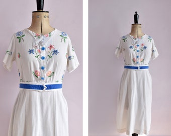 Vintage 1930s 40s floral embroidered linen dress  - Austrian Hungary folk dress - Embroidered linen Peasant Boho dress