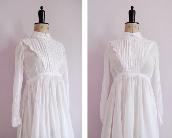 Vintage 1930s Sheer light pink cotton gauze scallo