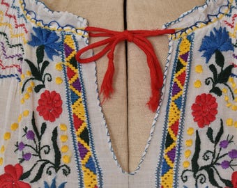 ビンテージ　ハンガリー花柄刺繍 フリル襟ブラウス 1930年代のヴィンテージハンガリー刺繍入り花柄シアーコットンガーゼ